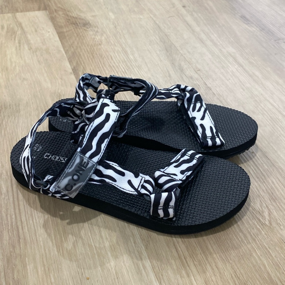 NEW Women’s Choose One Hiking Sandals